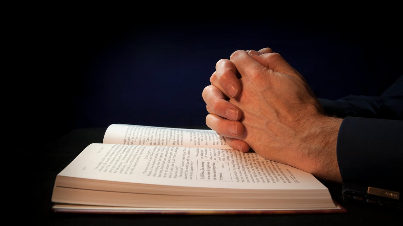 Las Sagradas Escrituras presentan la Palabra de Dios.