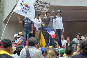 Cientos de ciudadanos marcharon a favor de las reformas del gobierno del Presidente Gustavo Petro.