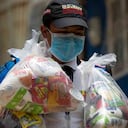 Más de 200.000 familias en los municipios de Soacha y Chía ya están recibiendo las ayudas humanitarias, en medio de la emergencia sanitaria por la covid-19, por parte de varias instituciones del país como lo es la Cruz Roja Colombiana.