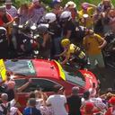 Jonas Vingegaard afectado por el choque.