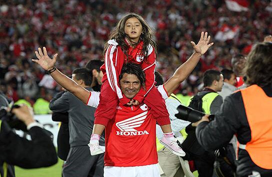 El veterano Gerardo Bedoya celebró junto a su hija la clasificación. (León Dario Peláez / SEMANA)