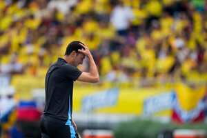 Lionel Scaloni se lamenta durante el partido de Colombia vs. Argentina en Barranquilla
