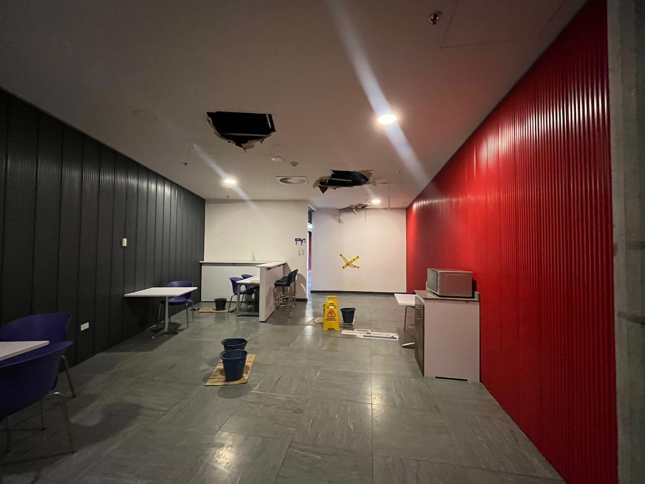 Desastre en la torre de control del aeropuerto El Dorado en Bogotá.