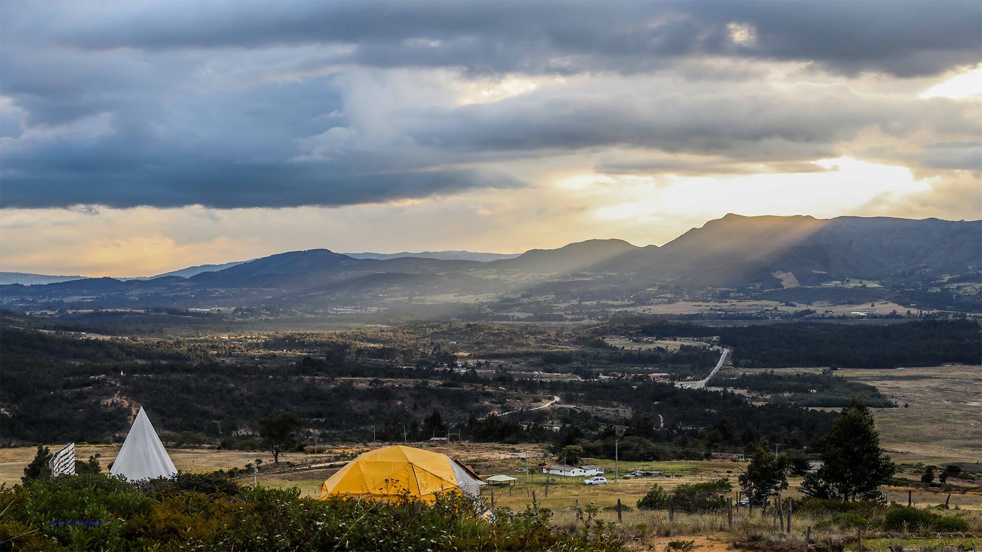 Los glamping garantizan el disfrute de los viajeros en espacios abiertos.