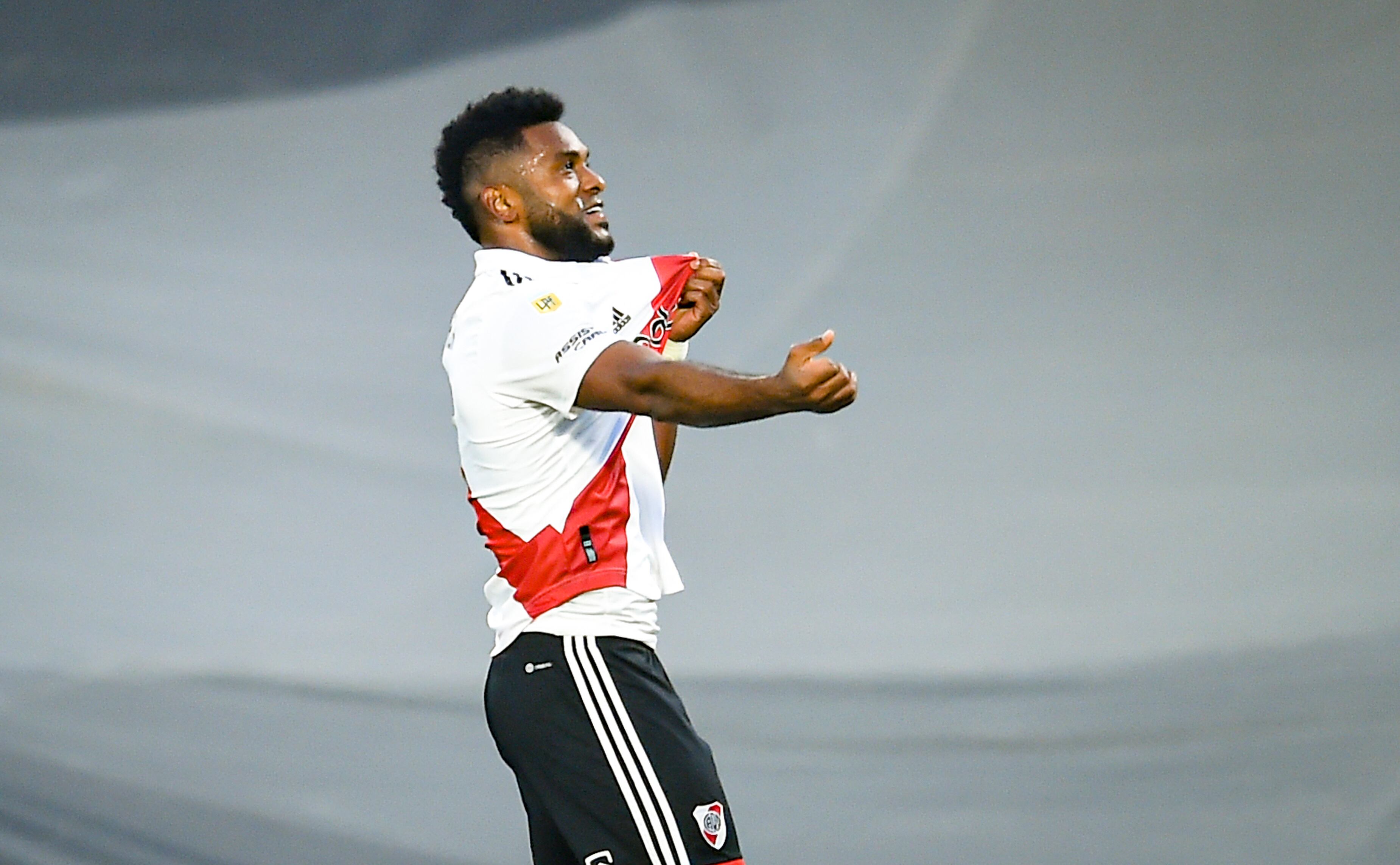 Miguel Ángel Borja marca gol con River Plate