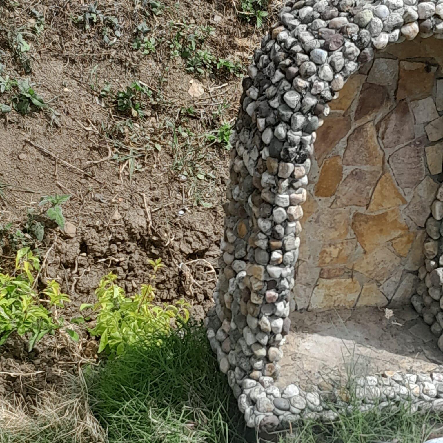 Imágenes religiosas fueron destruidas.