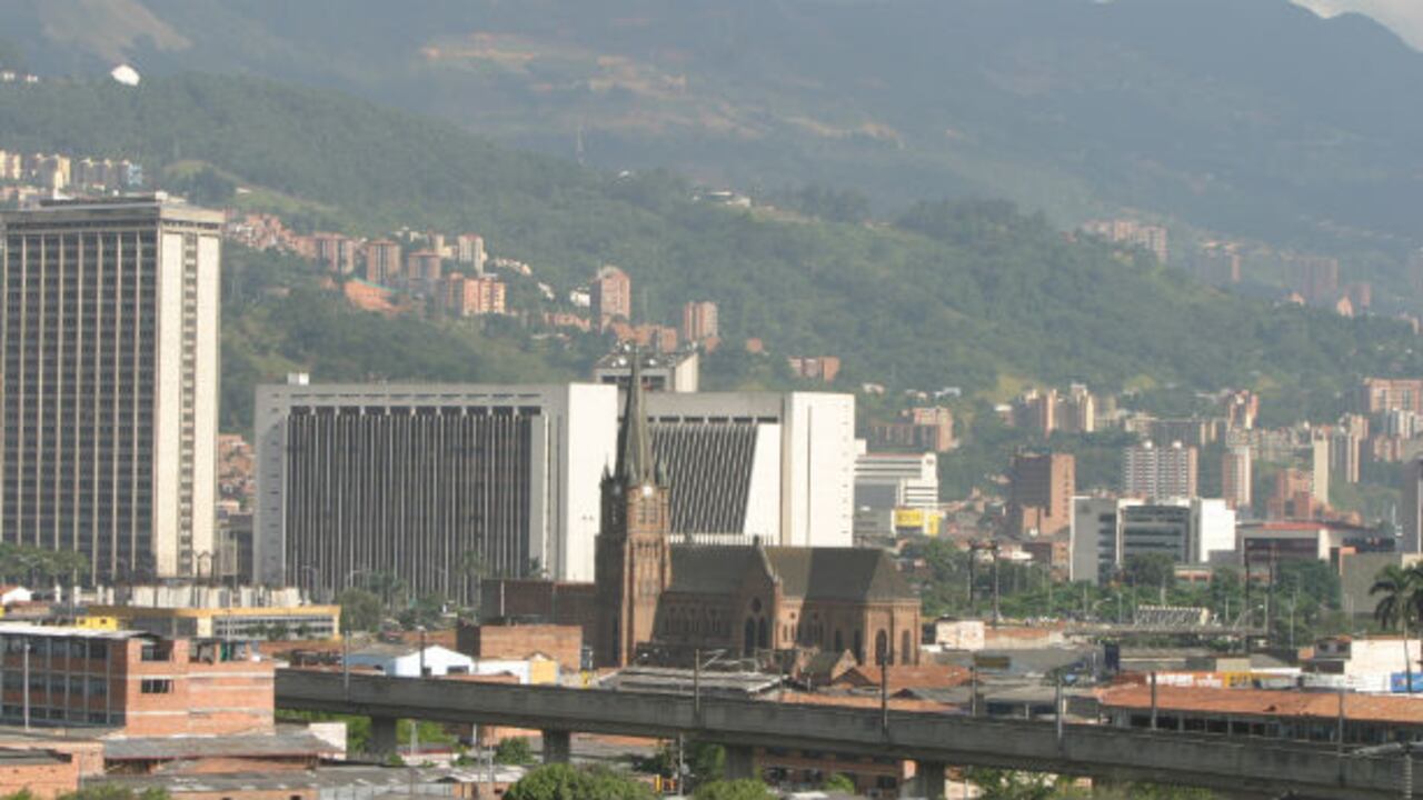 Panorámica de Medellín, agosto 2006.
