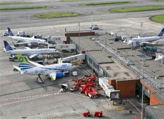 Las denuncias de los controladores se dan en vísperas de la temporada de final de año, en la que el tráfico aéreo aumenta.