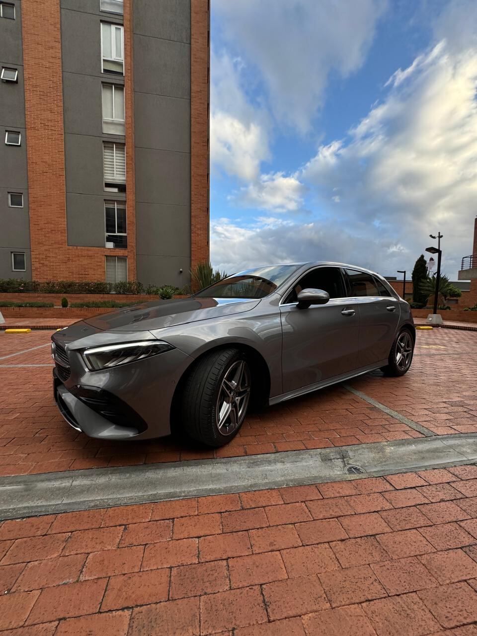 El Mercedes A250 4Matic híbrido ofrece una aceleración de 0 a 100 kmh en 6,3 segundos.