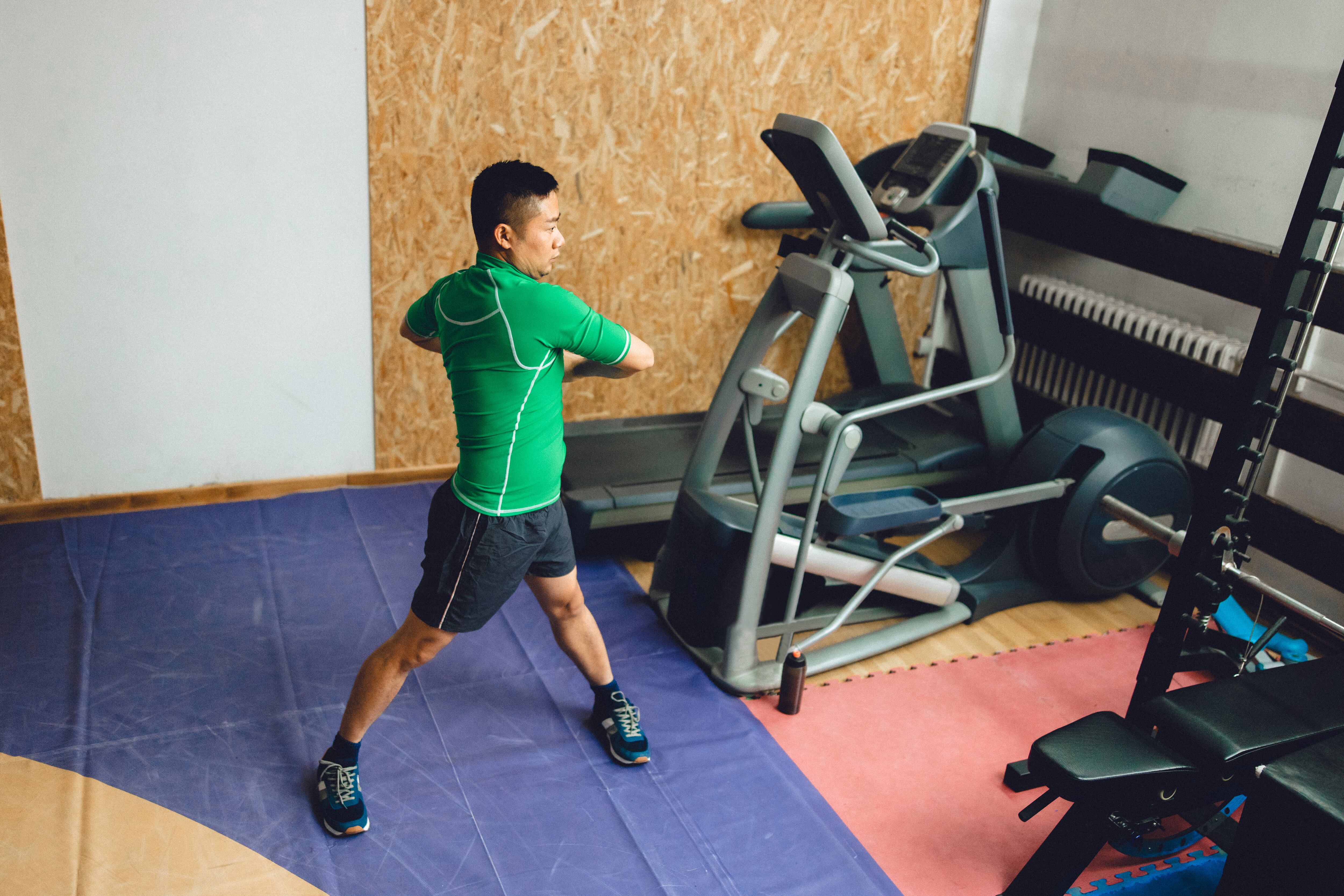 Ejercicio para la cintura - torsión de tronco