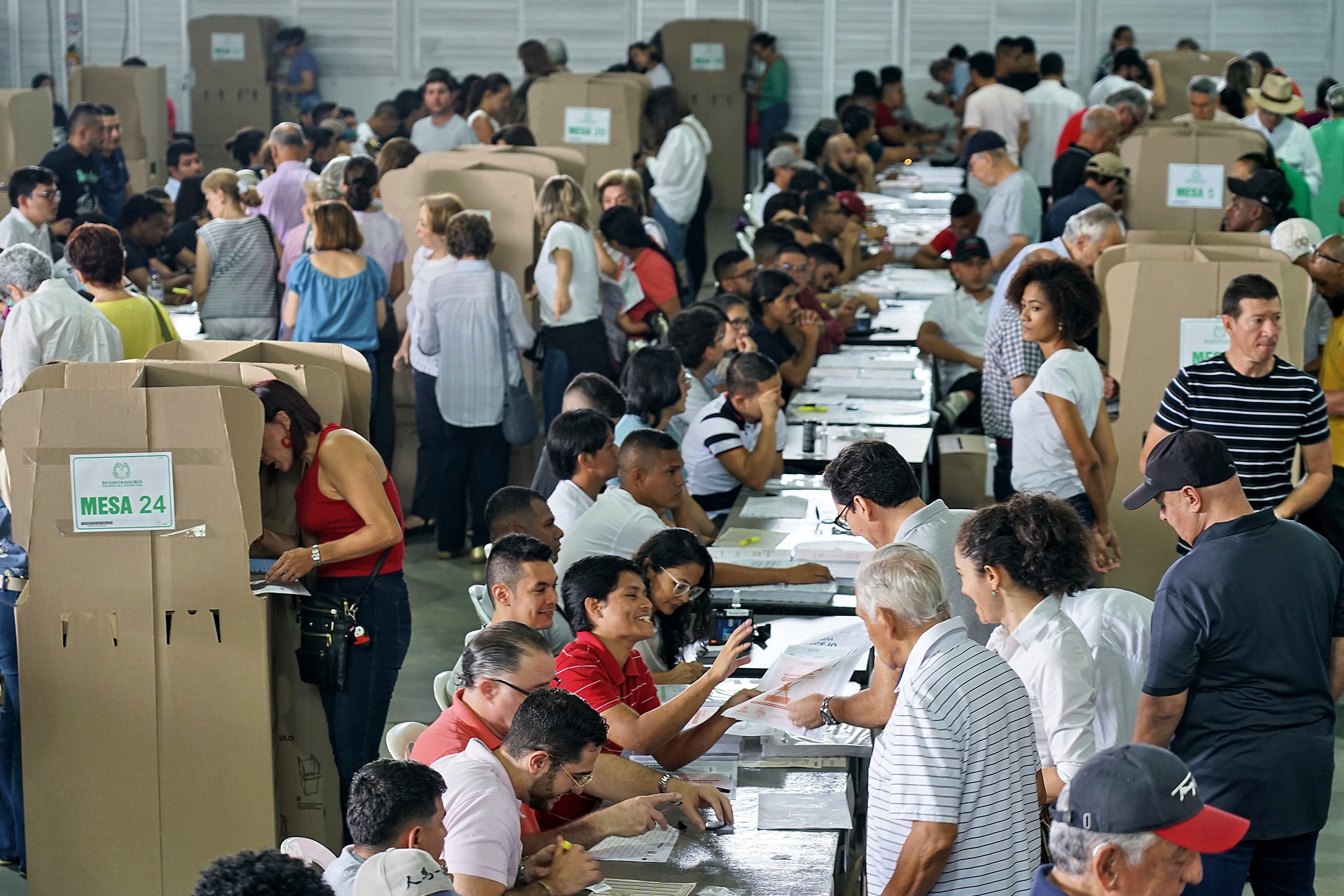 Elecciones 2023 en Cali, Valle del Cauca. Los colombianos salen a votar por sus candidatos