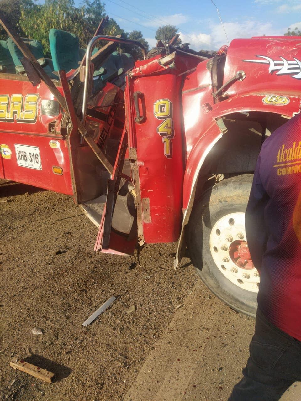 El bus quedó con perdida total.