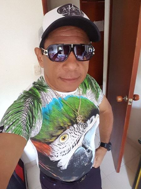 El empresario aseguró que el artista sigue regalando dinero desde el cielo