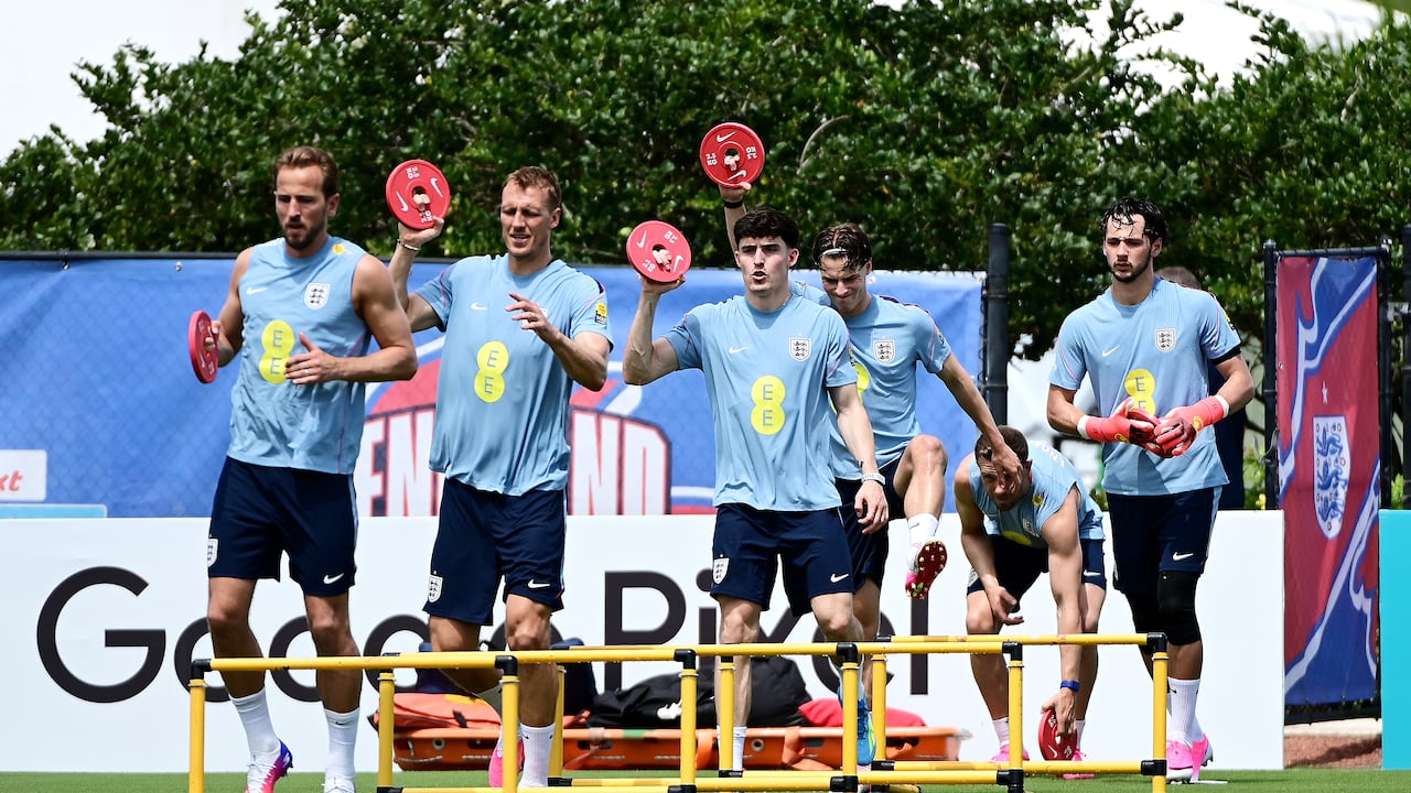 Tino Livramento (centro) durante un entrenamiento con Inglaterra en el Mundial 2026.