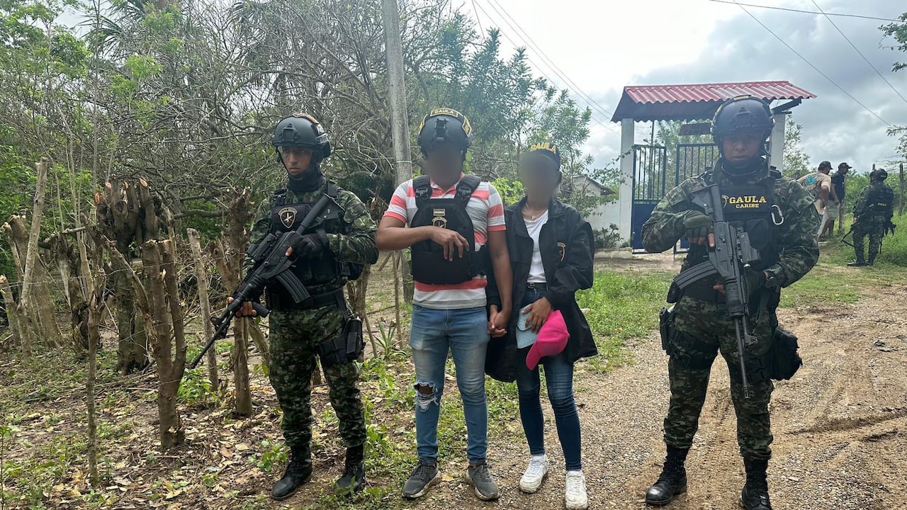 Las dos personas rescatadas por el Gaula Militar.