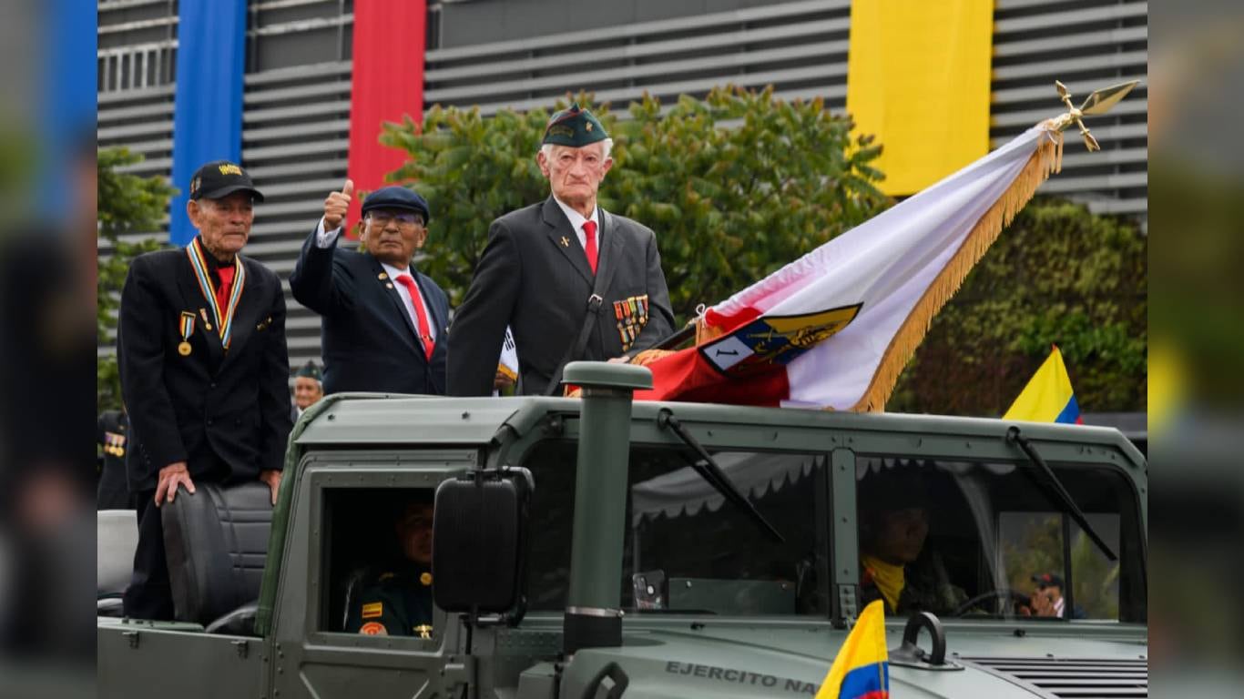 Los veteranos de la guerra de Corea estuvieron presentes en el desfile del 20 de julio en Bogotá. Foto: Twitter @infopresidencia.