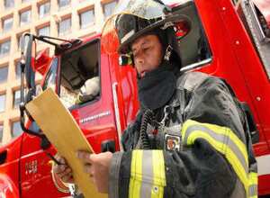 Bombero: El oficio de bombero es uno de los empleos más peligrosos, pero según los resultados del estudio, la mayoría de quienes lo desempeña aseguran estar muy contentos con el trabajo por el grado de satisfacción que les genera ayudar a los demás.