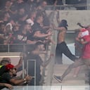 Hinchas de Niza y Colonia protagonizaron batalla campal.