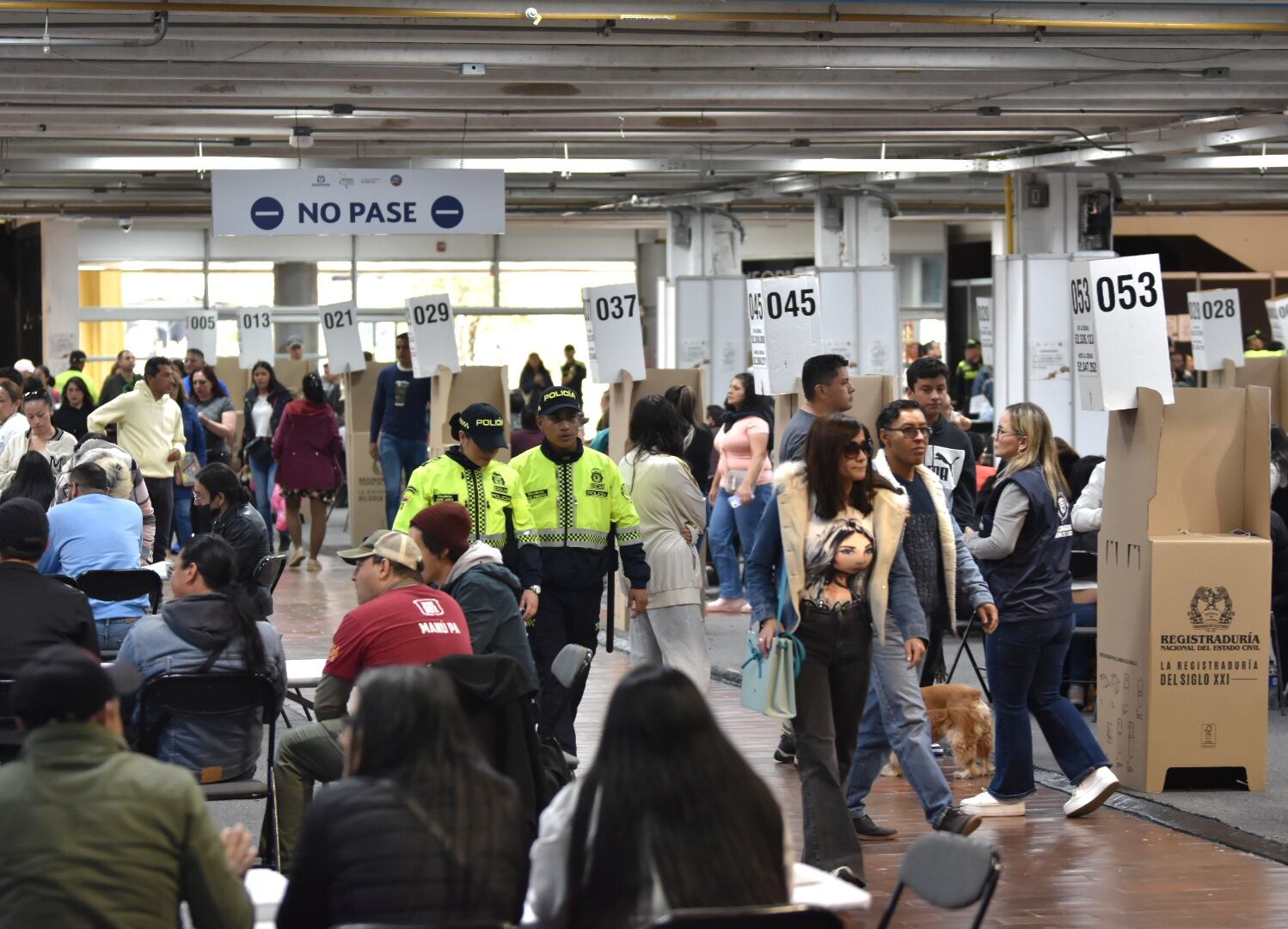 Votaciones en corferias, voto, mesas de votación