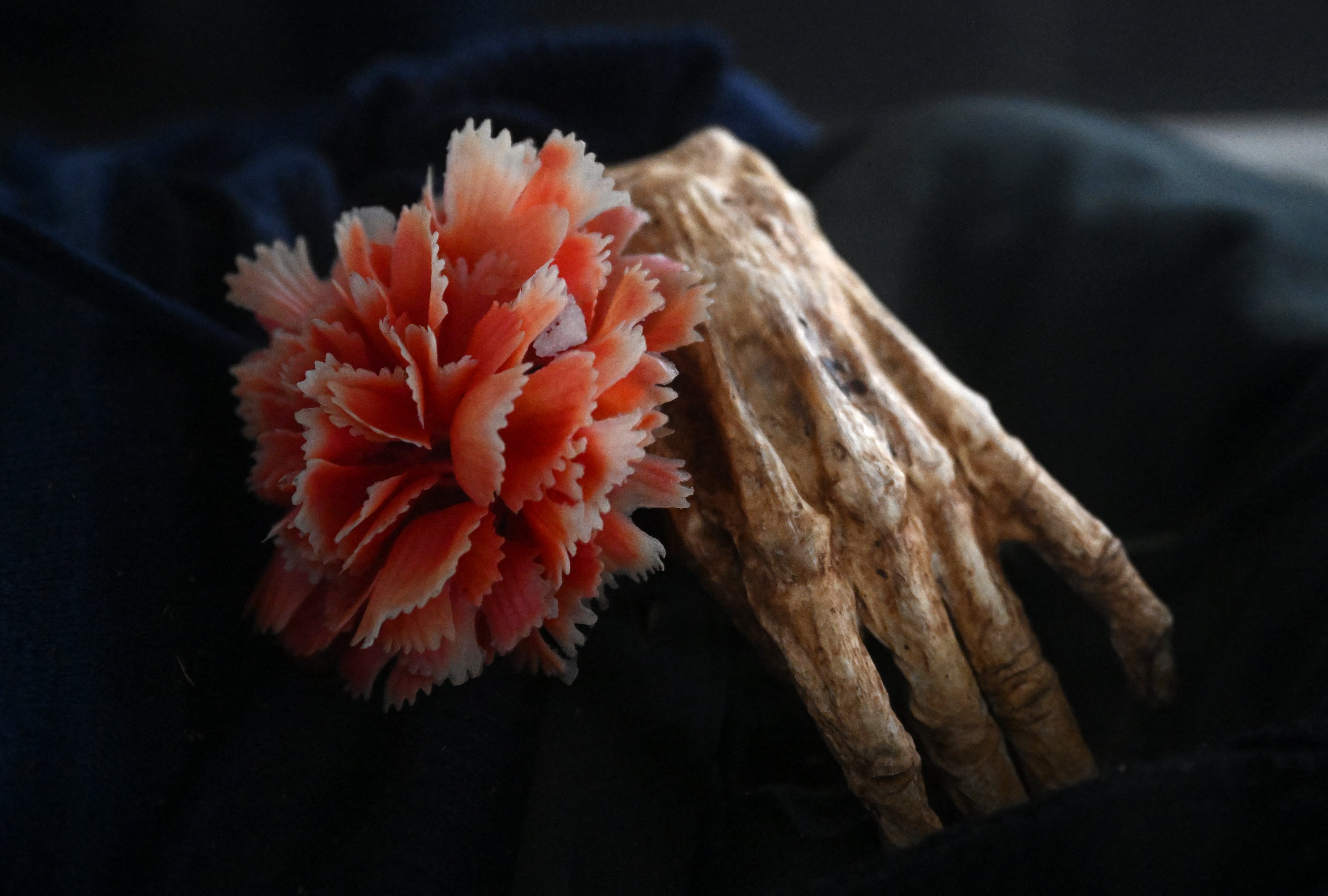 Margarita Prieto, quien murió en 1981 y fue exhumada en 1987, se exhibe en el museo de momias del mausoleo José Arquímedes Castro, ubicado en el cementerio del municipio de San Bernardo, departamento de Cundinamarca, Colombia, el 10 de abril de 2024.