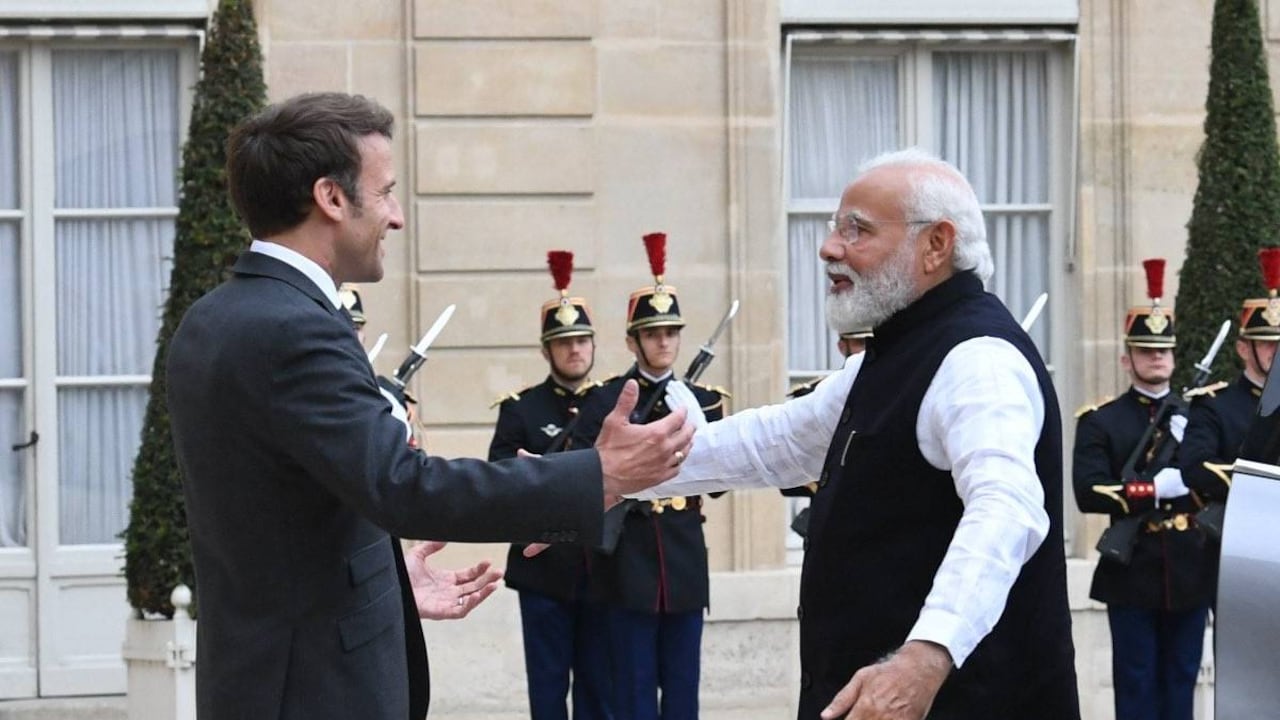 Francia prometió cooperar con India para frenar la dependencia al comercio de ese país con Rusia.