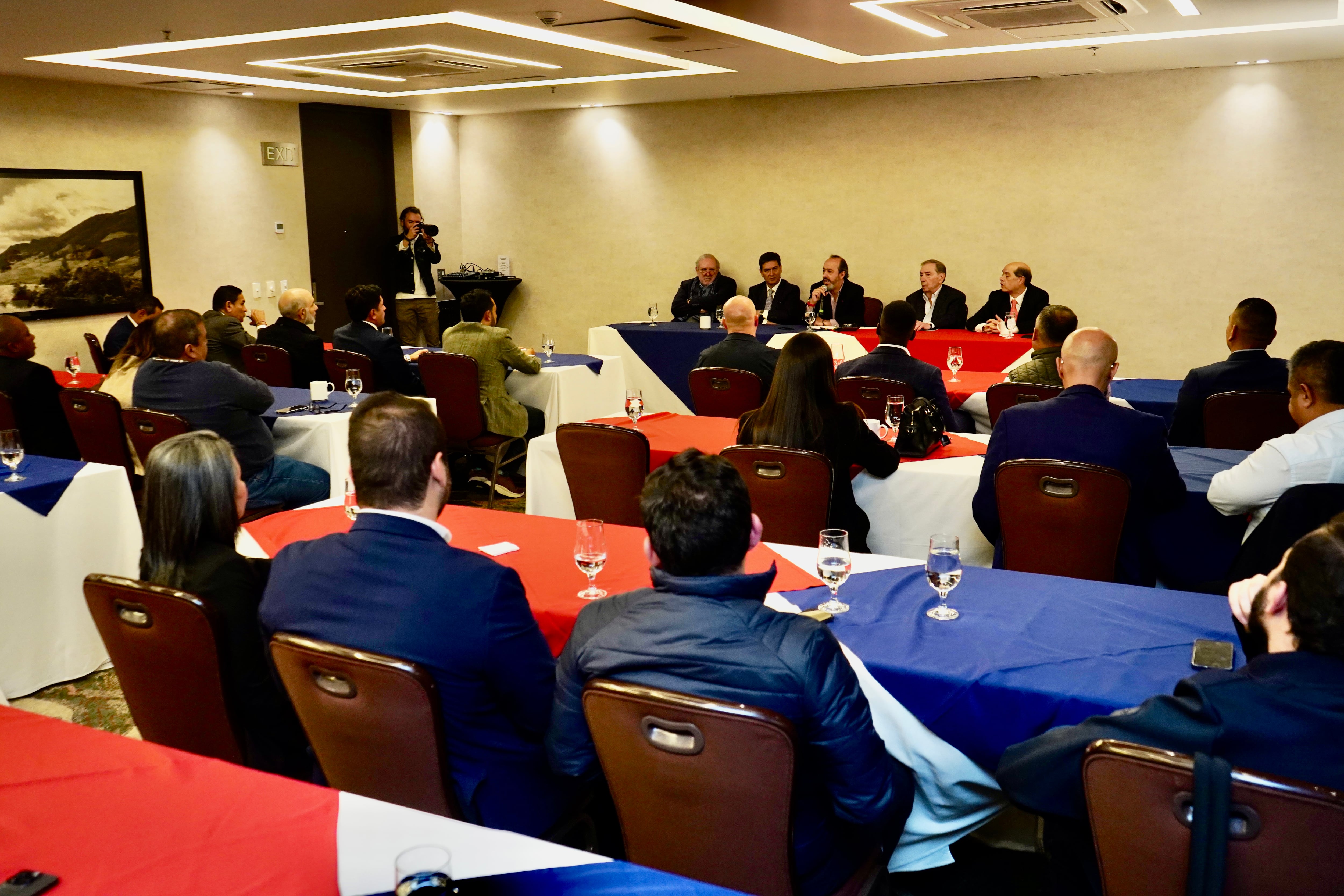 Cumbre de Cambio Radical.