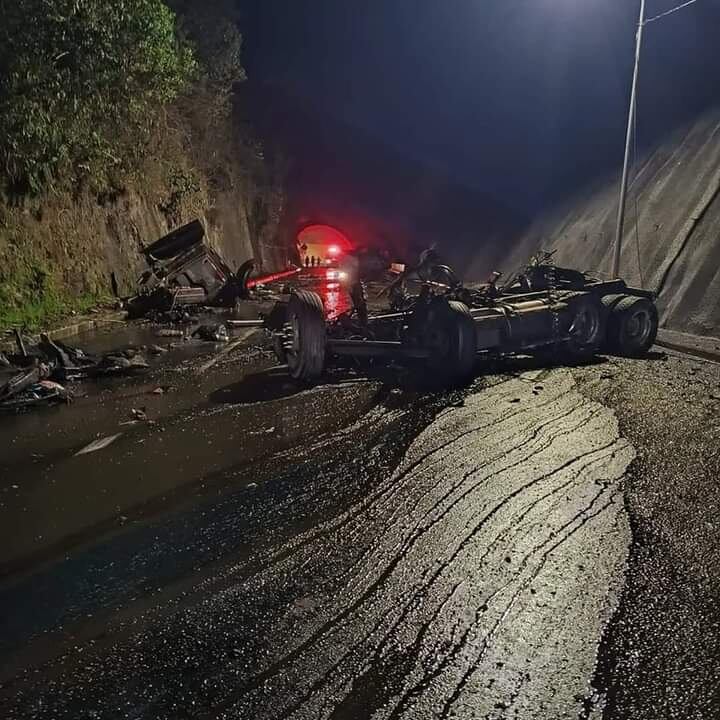 La Policía que se hizo presente en el sitio reportó que ya identificaron al conductor con el nombre de Manuel Urbano Rey Barbosa, quien lamentablemente murió de inmediato ante el impacto del vehículo.