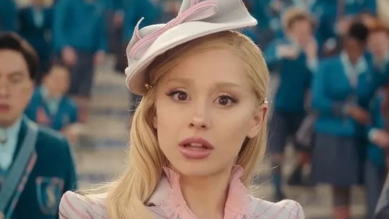 Ariana Grande sorprendió a su público con inesperada acción.
