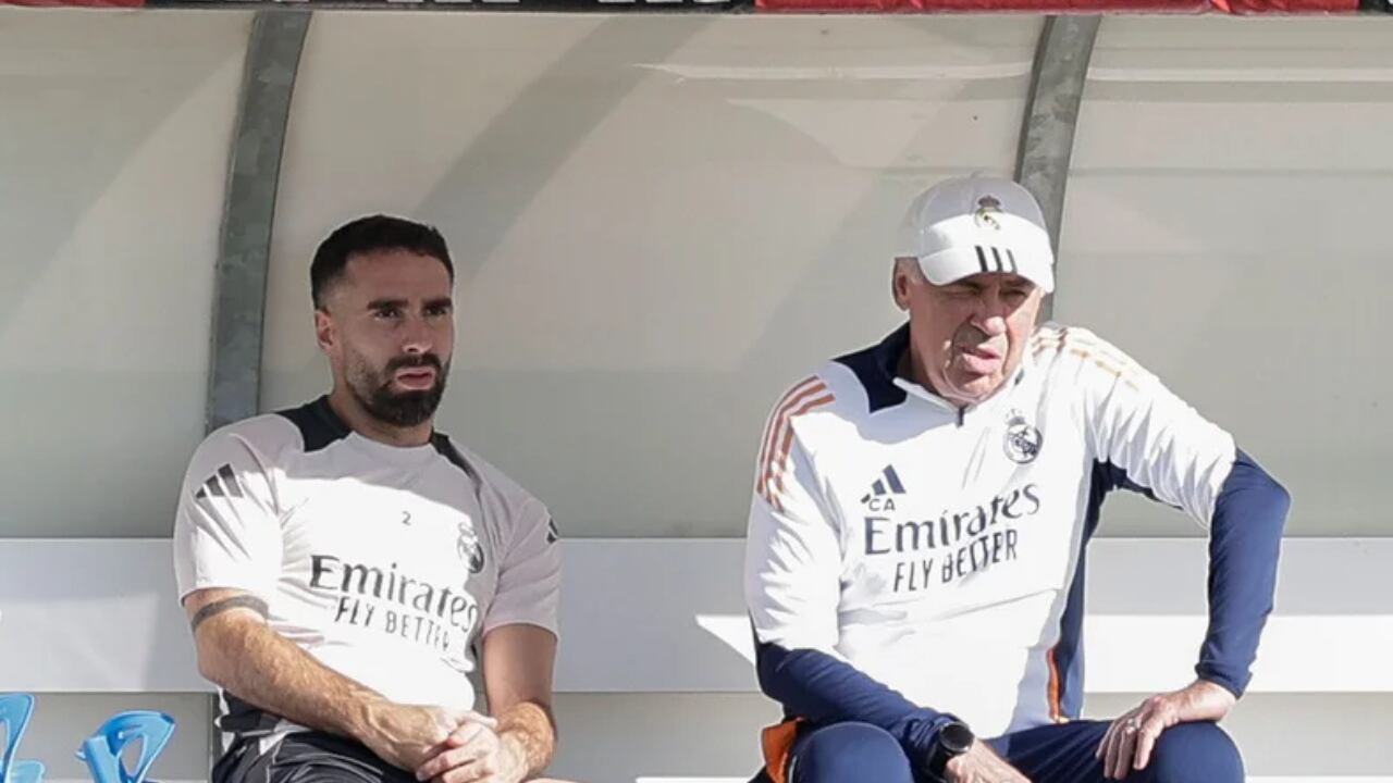 Dani Carvajal junto a Carlo Ancelotti, técnico suyo en el Real Madrid.