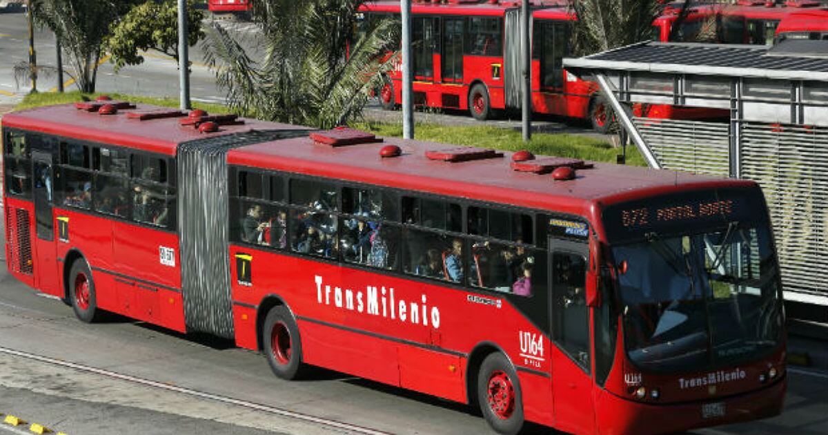 El sistema TransMilenio pondrá en funcionamiento una nueva tarjeta de pago llamada 'TransMiPass'.