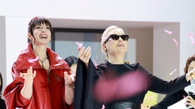 Merly Streep y Anne Hathaway han hecho una gira de medios sin precedentes. Aquí en Seúl, una de sus más recientes paradas para promocionar El diablo viste a la moda 2.