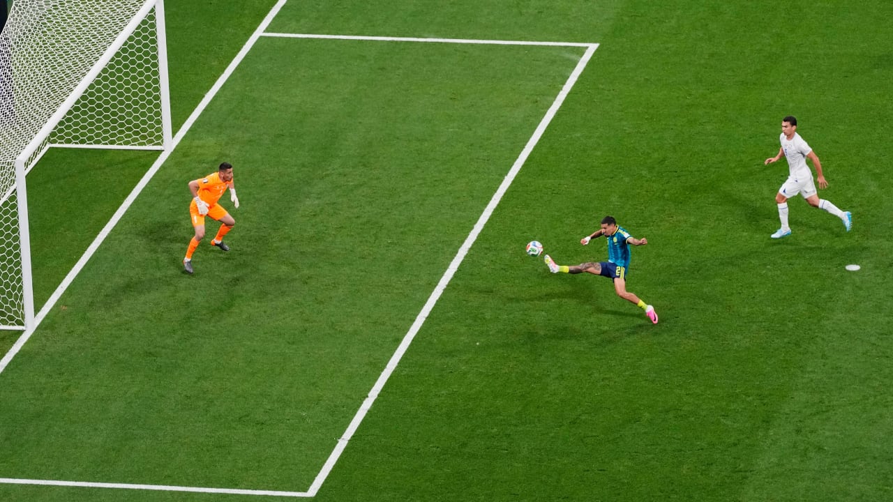 Gol de Daniel Muñoz abrió el marcador de Colombia ante Uzbekistán.