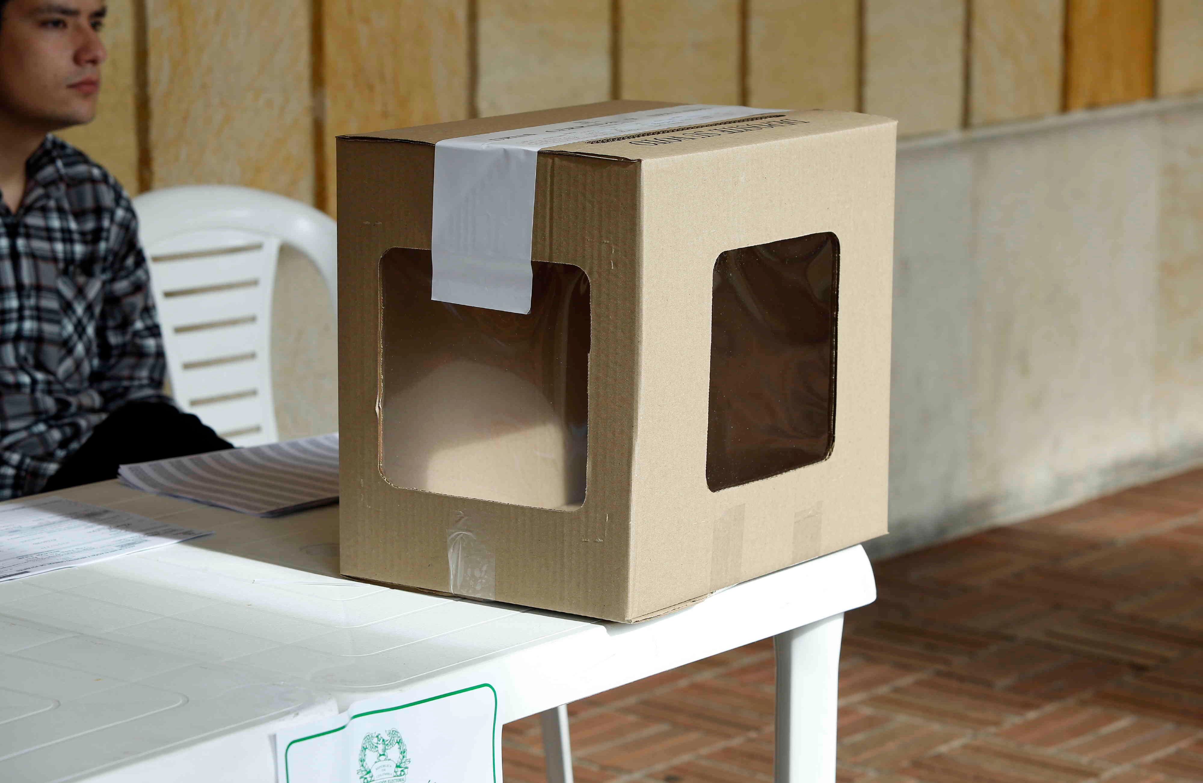 La afluencia de los ciudadanos a los puestos de votación ha sido escasa desde que abrieron las urnas. Foto: Guillermo Torres Reina / SEMANA