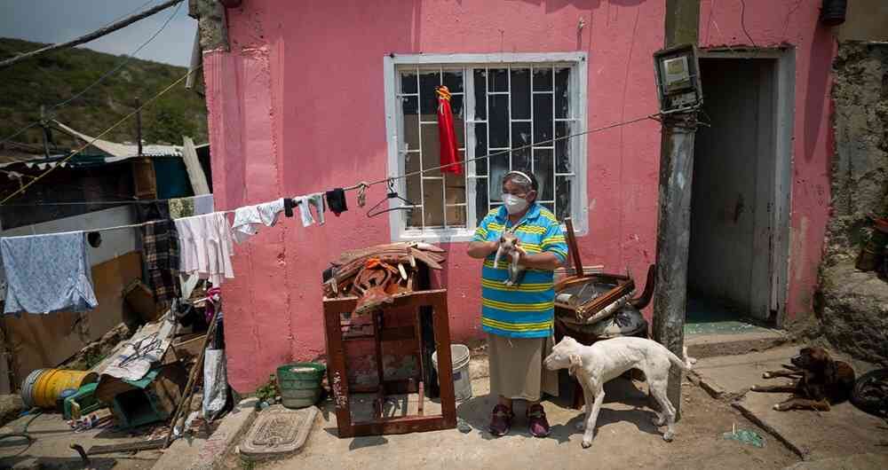 Durante las cuarentenas, varias familias tuvieron que poner trapos rojos en sus ventanas para pedir ayuda y su situación se medía con la Encuesta de Pulso Social, que ya dejó de producir el Dane.