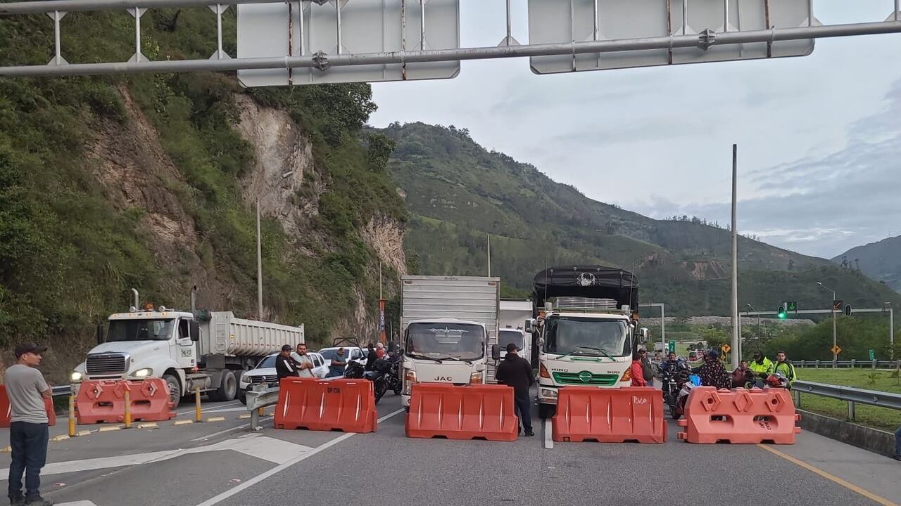 Cierre de la vía al Llano