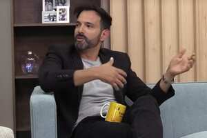 Alejandro Estrada se sometió a una curiosa cirugía por un complejo que tenía con sus orejas.