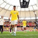 James Rodríguez (n.º 10) y Luis Díaz (n.º 7), de Colombia, tras la derrota de su equipo en la tanda de penaltis, al finalizar el partido de octavos de final de la Copa Mundial de la FIFA 2026 entre Suiza y Colombia en el BC Place de Vancouver, el 7 de julio de 2026, en Vancouver, Columbia Británica, Canadá. (Foto de Alex Pantling - FIFA/FIFA vía Getty Images)