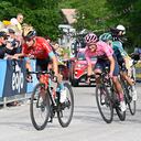 Richard Carapaz continúa su camino a Verona vestido de rosa