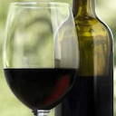 Vinos personalizados: así como las experiencias en cavas para los amantes de esta legendaria bebida. Cualquier trago siempre será un buen regalo, pero cuando le suma ese detalle particular que lo hace más llamativo y relevante, la sorpresa cambia por completo el sentido de la navidad. Los vinos de alta gama, por ejemplo, pueden costar desde US$1.000, mientras las experiencias en estos centros, desde los US$2.500.