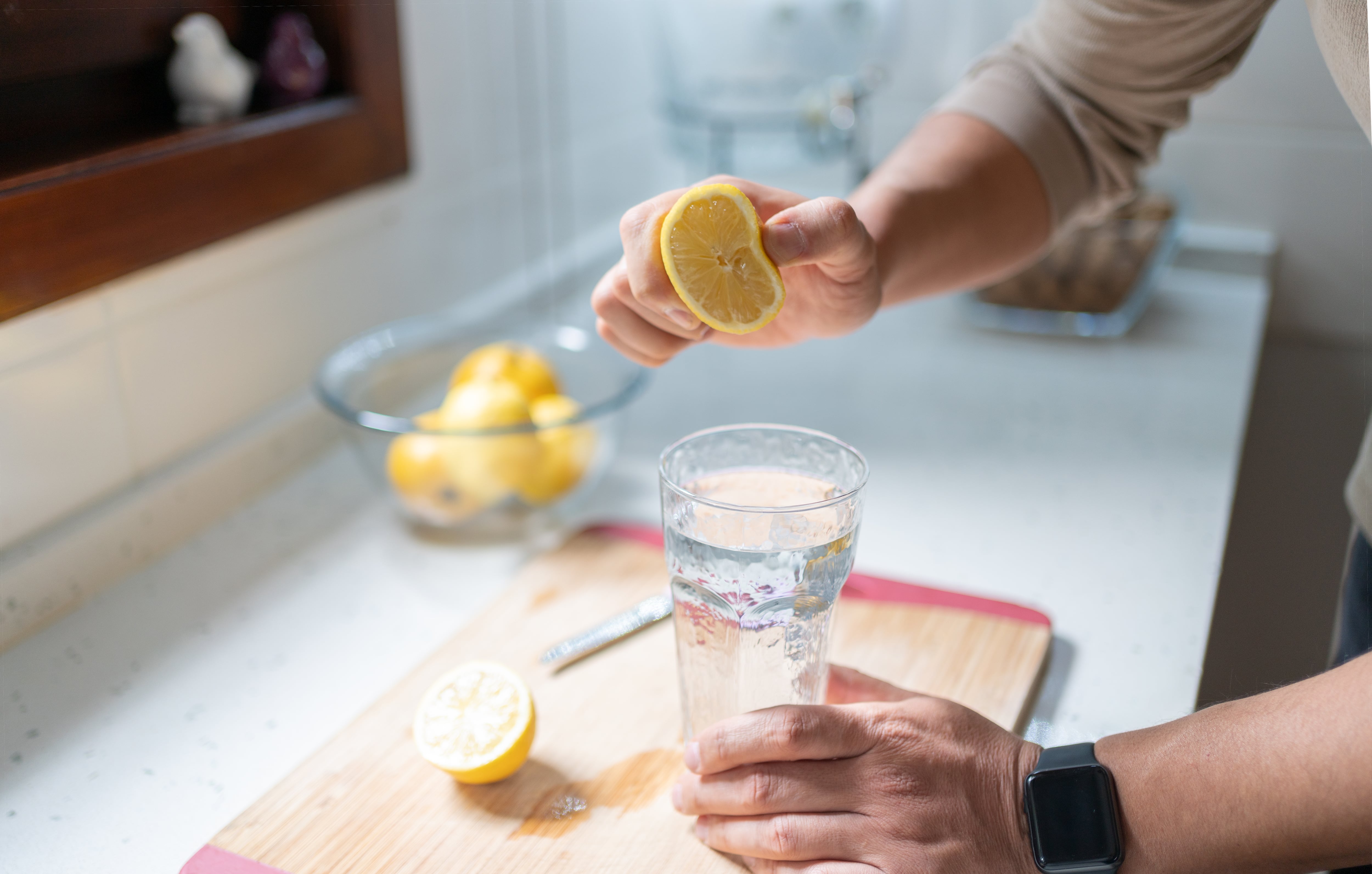 La forma correcta de exprimir un limón.