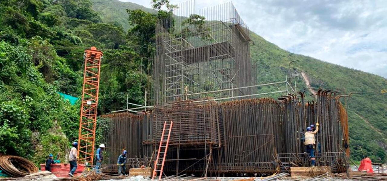 Obras en la vía al Llano