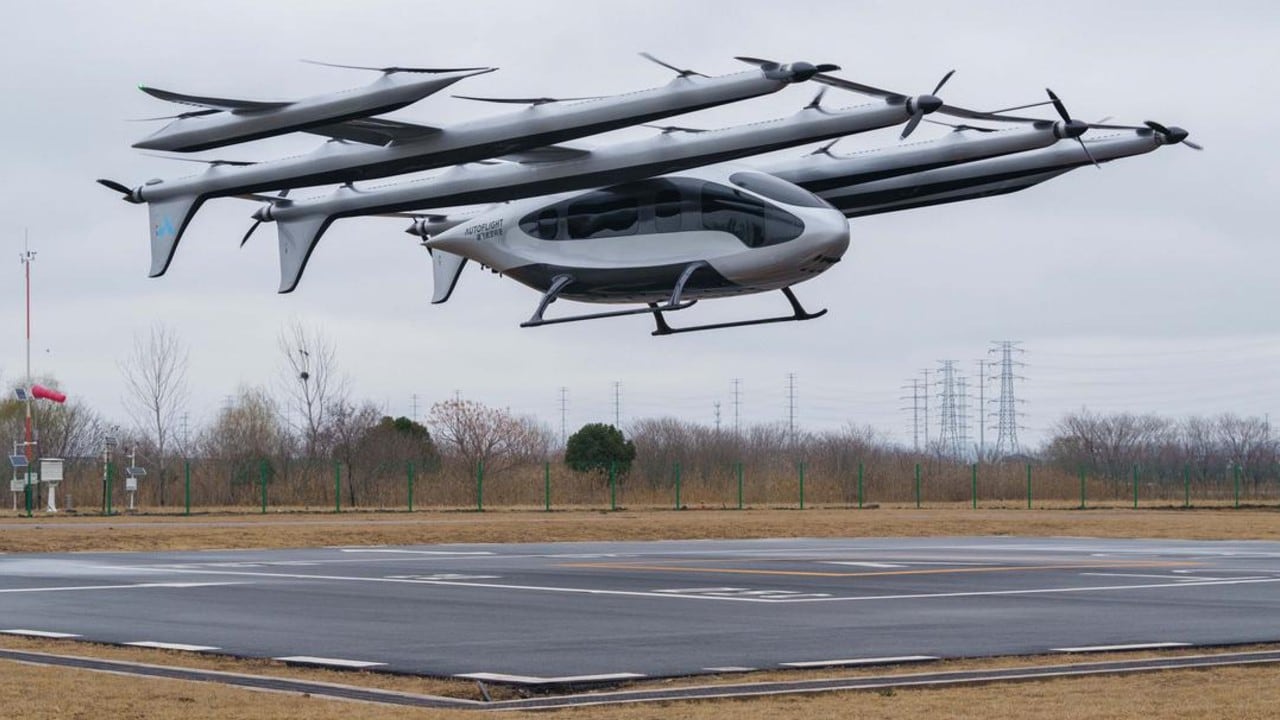 La aeronave eléctrica de cinco toneladas despegó desde una plataforma de helicópteros, realizó dos vueltas y aterrizó sin contratiempos durante la prueba.