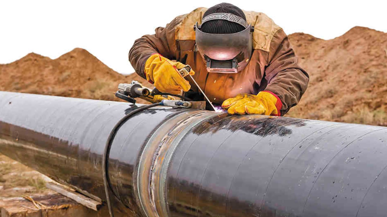 A través de la red de oleoductos del país se estánextrayendo hoy 860.000 barriles diarios de crudo.