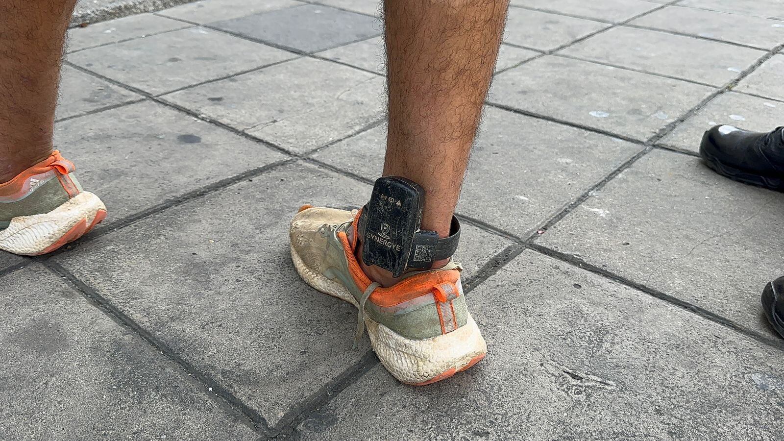 El hombre fue capturado portando un brazalete del Inpec.