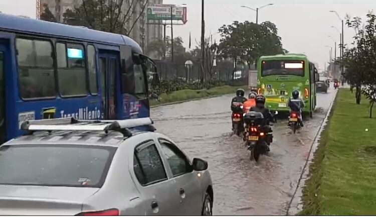 Algunas zonas de la capital se encuentran afectadas por las fuertes lluvias.