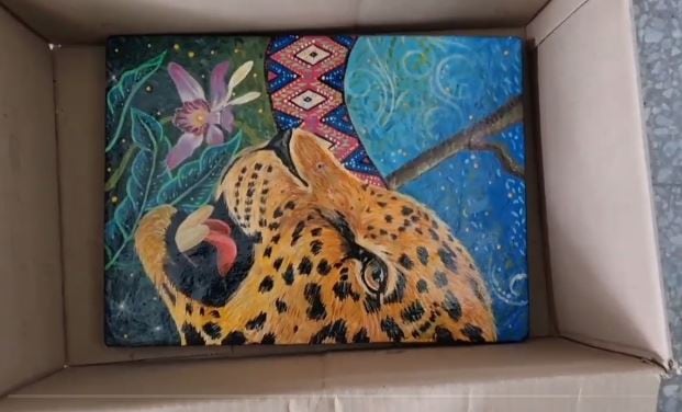 El cuadro de arte estaba al interior de una caja