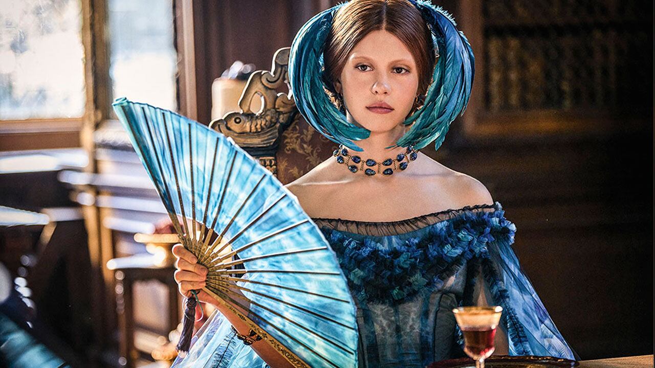 Cerca de 1.200 prendas fueron diseñadas para la película. Para Víctor Frankenstein y la criatura fueron creados 79 trajes.