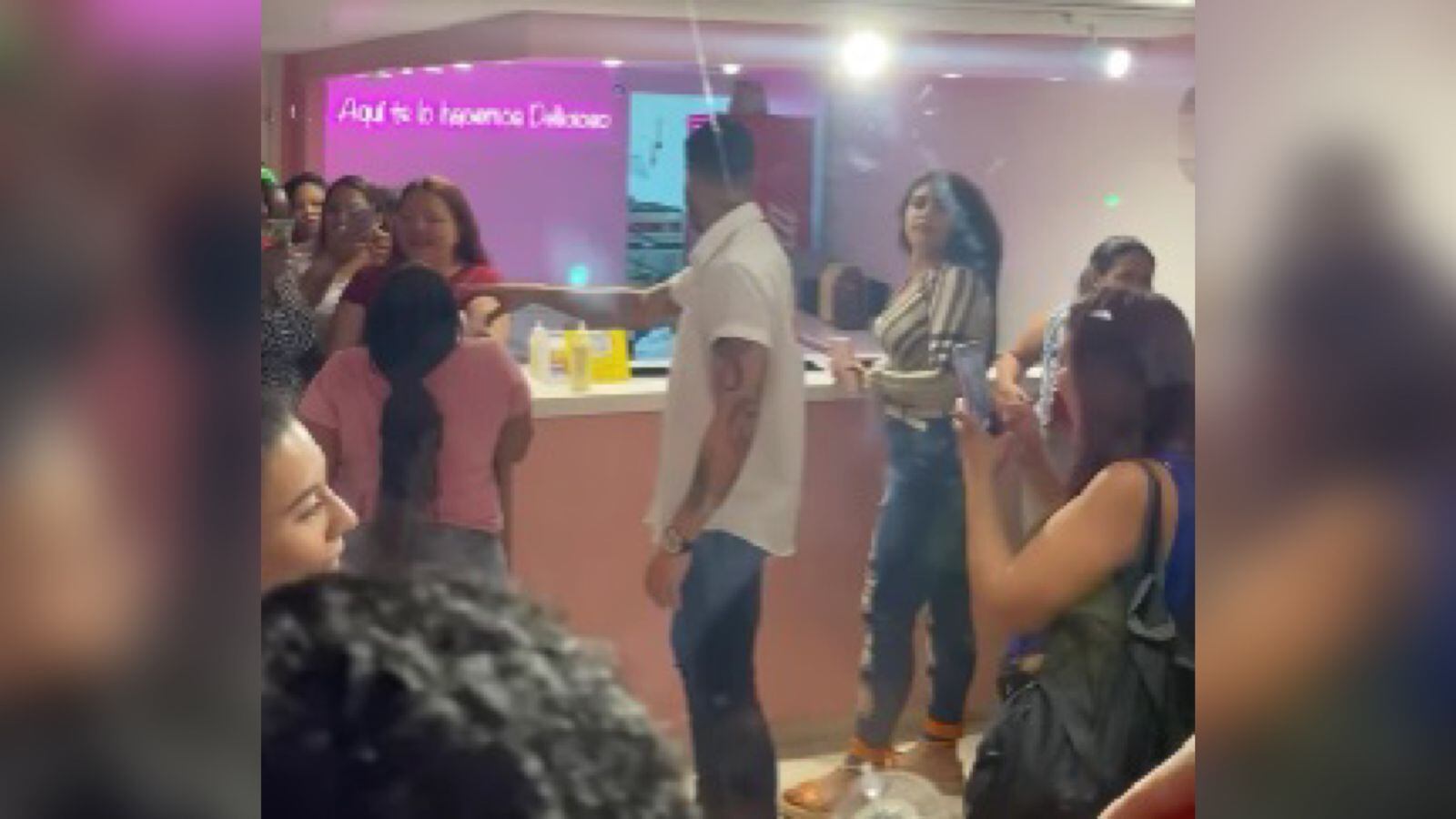 El vidrio del local tendrá que ser reemplazado por uno polarizado.