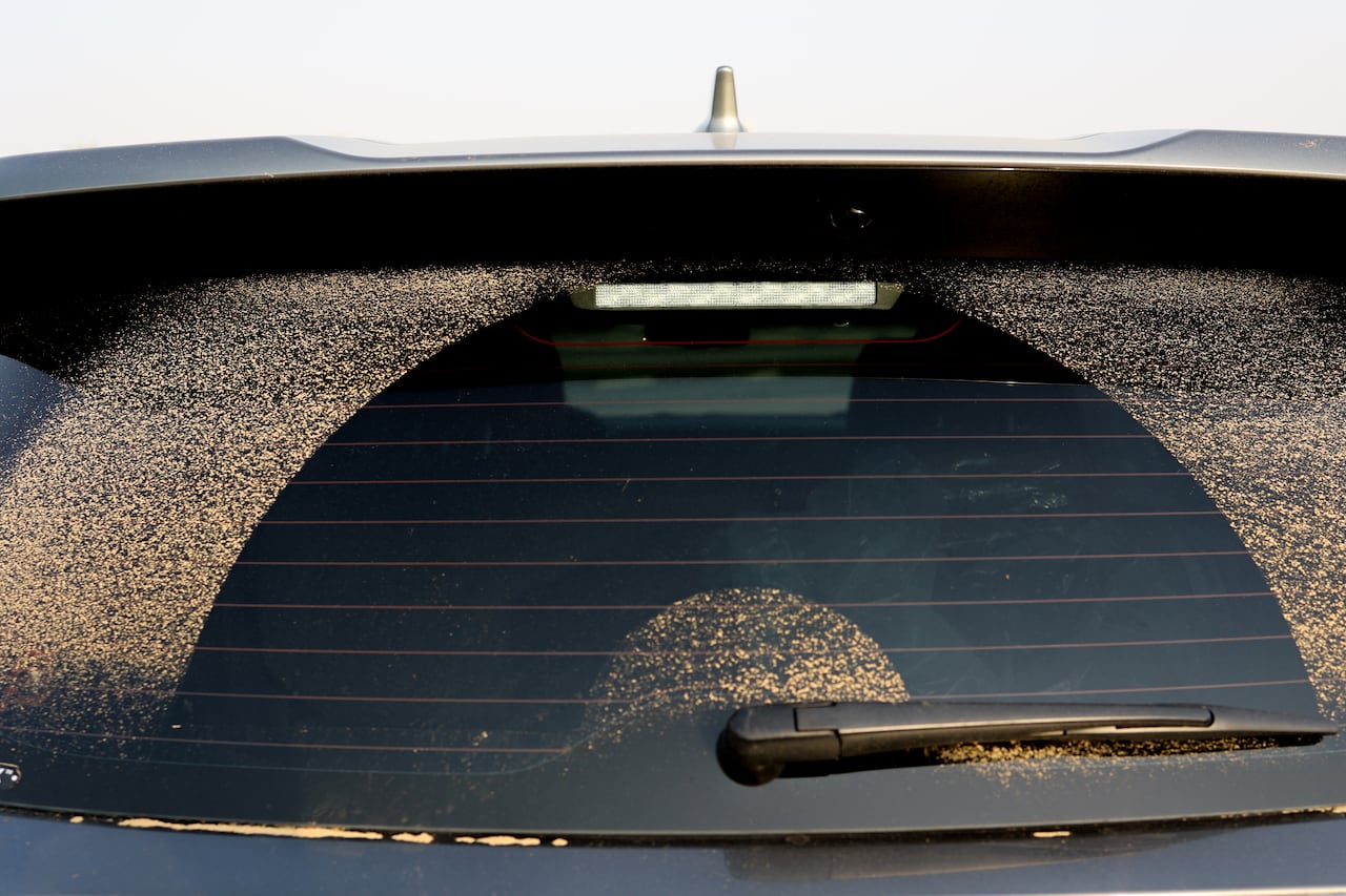 Líneas del vidrio trasero de un carro