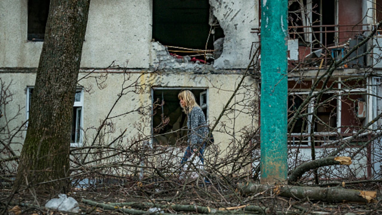 Tras esas explosiones, que se sintieron hacia las 6:00 a. m. (hora local), se vieron columnas de humo negro en una zona industrial de esta ciudad portuaria estratégica, según indicaron periodistas de la agencia AFP en Odesa. Foto de referencia. Celestino Arce/Nur vía Getty Images